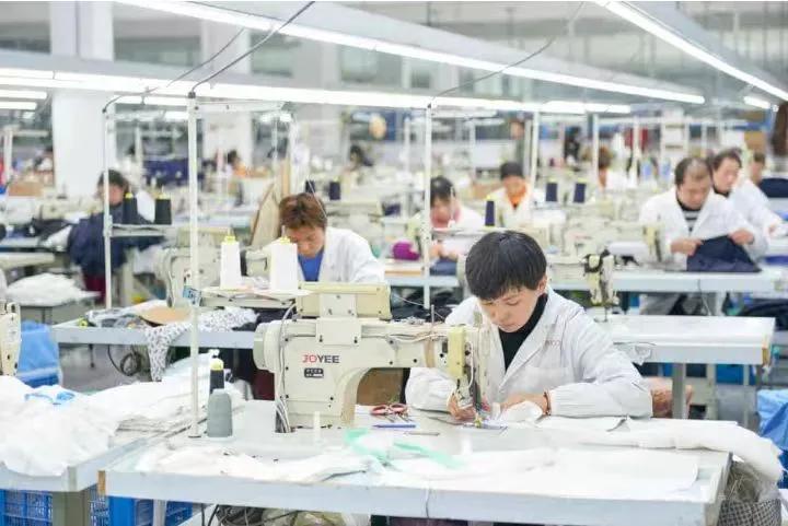 Lianpin Women's Factory Banner 1